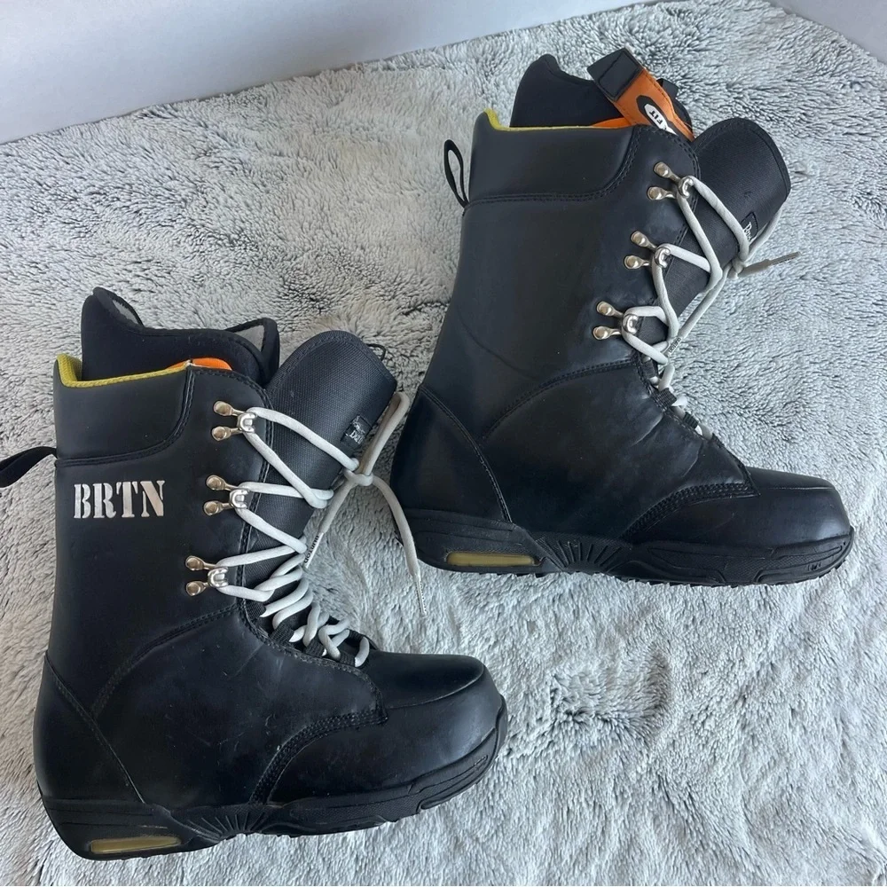Burton (BRTN) Boxer Black Snowboard Boots with Yellow Accents Men SZ 8